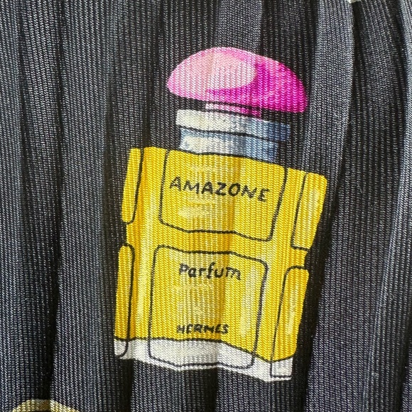 HERMES Qu'importe le flacon, pourvu qu'on ait l'ivresse silk scarf pleated - Picture 15 of 16